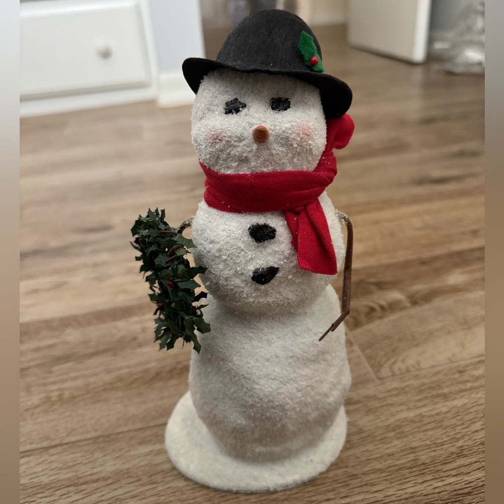 Byers’ Choice Snowman with Wreath
